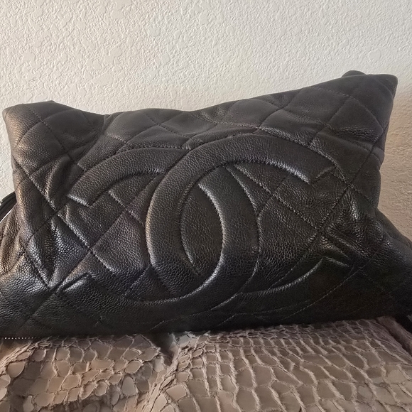 Chanel timeless Caviar black expandable Zip tote!! - Picture 2 of 16